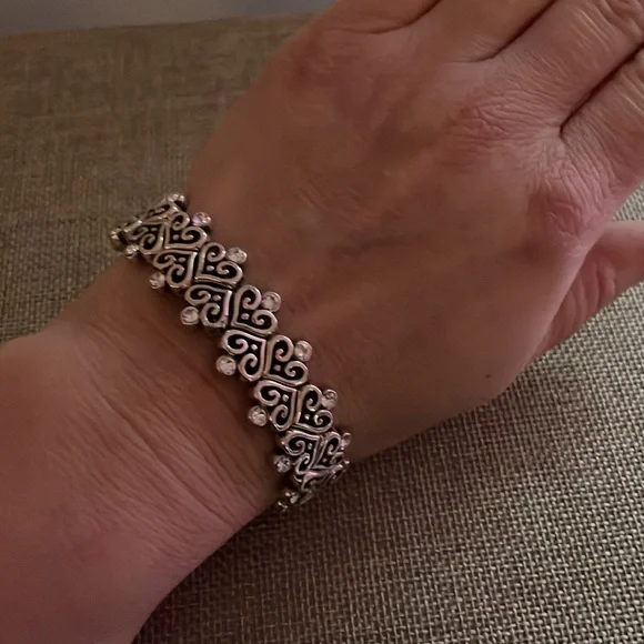 Heart Stretch Bracelet - Picture 3 of 10